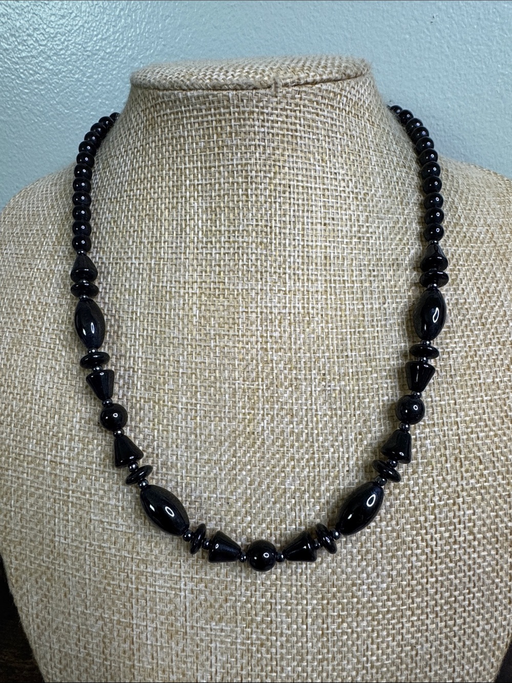 Black Glass Beaded Women's Necklace - Classic Elegance